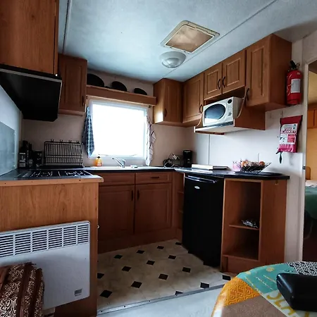 Beau Mobilhome Isole, Style De 40m2 Lussac-les-Chateaux