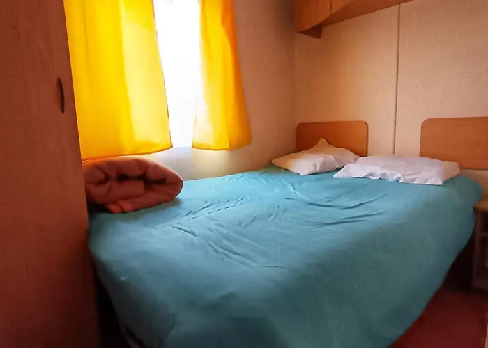 Beau Mobilhome Isolé, Style De 40m2 * Lussac-les-Châteaux