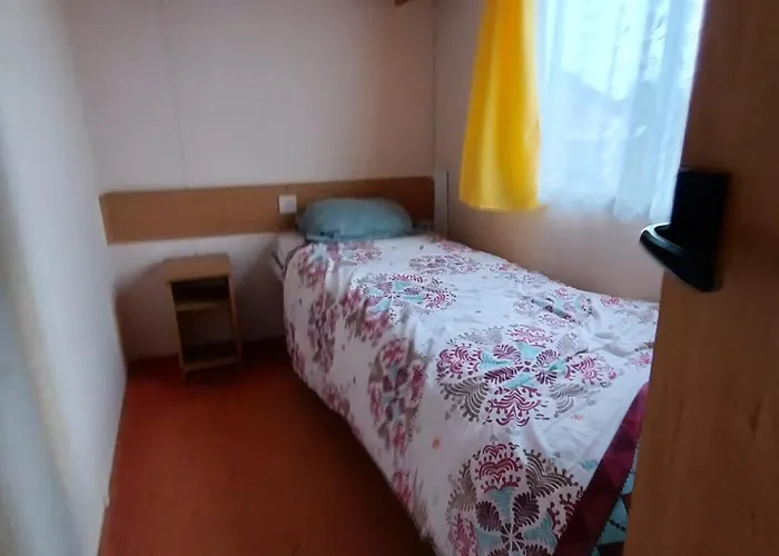 Beau Mobilhome Isolé, Style De 40m2 Сasa de vacaciones Lussac-les-Châteaux